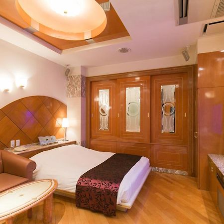 Hotel D-Wave Shinjuku（Adult Only) Токио Экстерьер фото